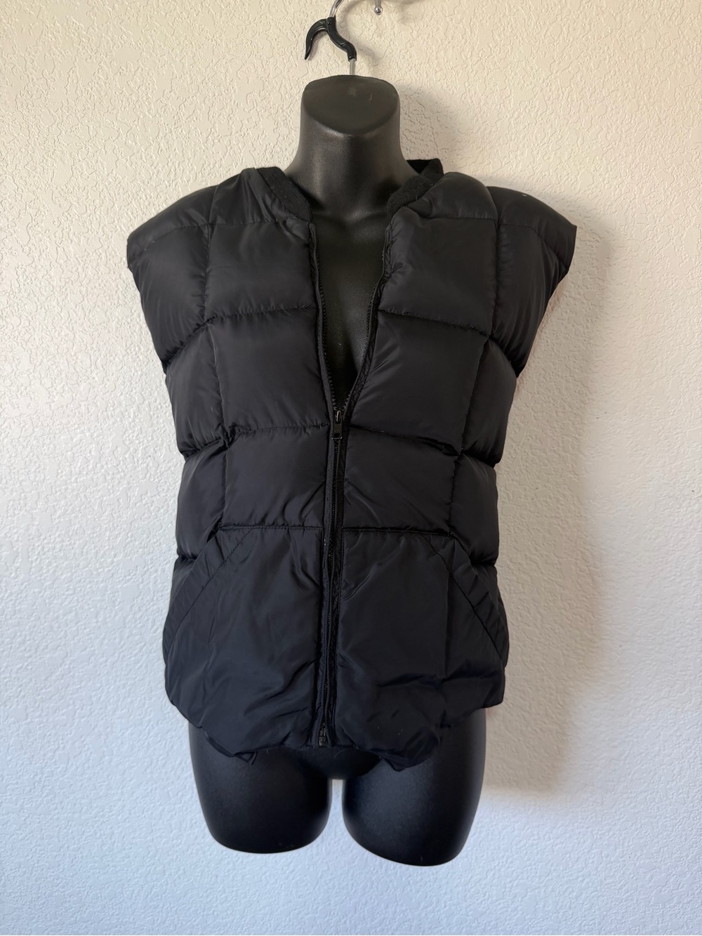Cabela's Black Quilted Sleeveless Puffer Vest